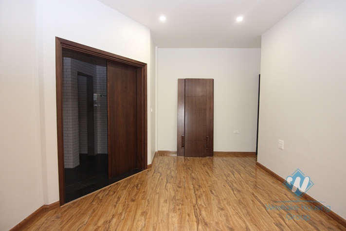 02 floor apartment with swimming for rent in Xuan dieu st, Tay Ho district 